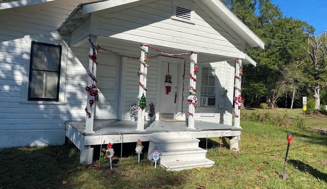 Cozy Cottage in Zavalla. Minutes to Lake Sam Rayburn near Cassel Boykins.