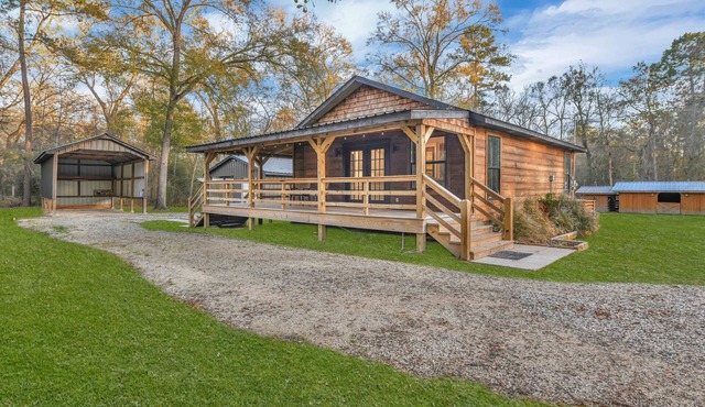 Cozy Country Cabin in the Woods