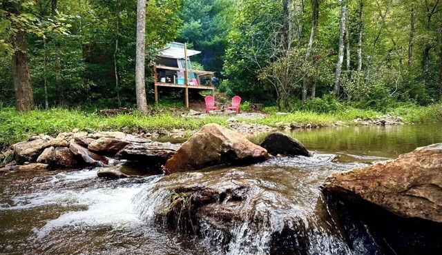 Cozy Creekside A-Frame | WiFi + Hot Shower in Purlear