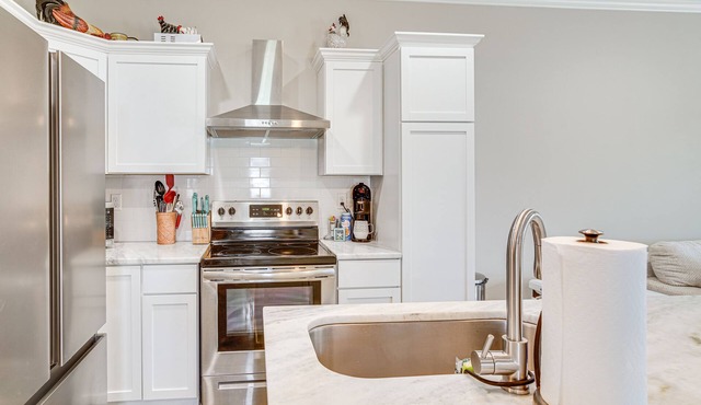 Cozy Crowley Home: Modern Interior, Covered Porch!