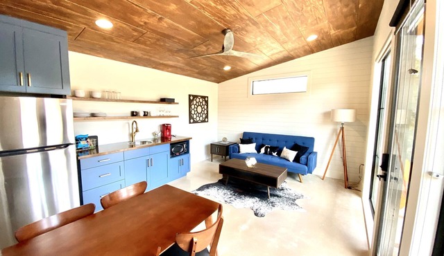 Cozy & Cute Modern Tiny house close to wineries, wedding venues, and outdoor fun