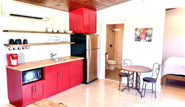 Cozy/Cute Tiny House close to wineries, wedding venues & outdoor fun