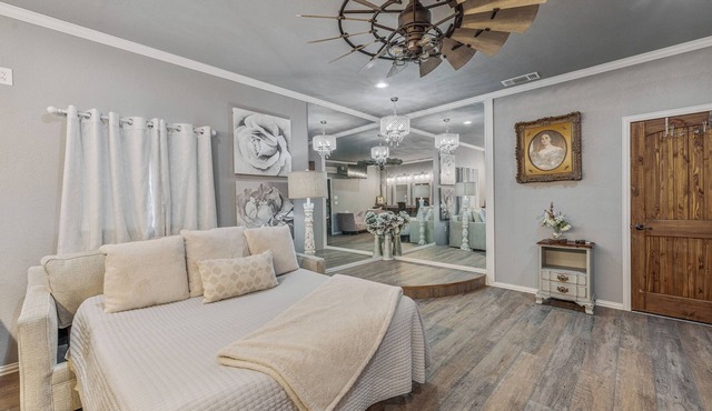 Cozy Darlin' Suite on the River
