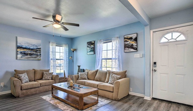 Cozy Freeport Abode Near Golfing & Boating!