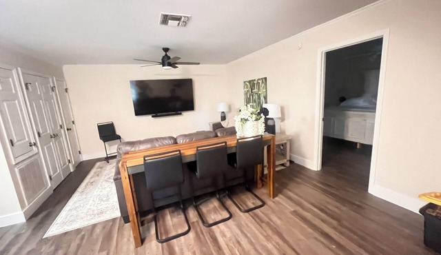 Cozy guest home on a .75 acre lot in Shreveport!