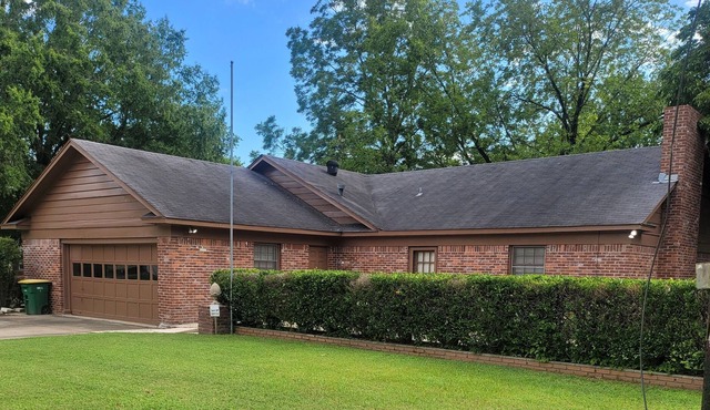 Cozy home away from home with all amenities needed. This home has 4 bedrooms