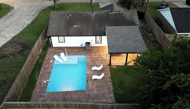 Cozy Home Pool, Patio, BBQ! 5BR