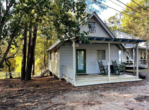 Cozy Loft Cabin with Private Pond Views Near Zwolle, Louisiana