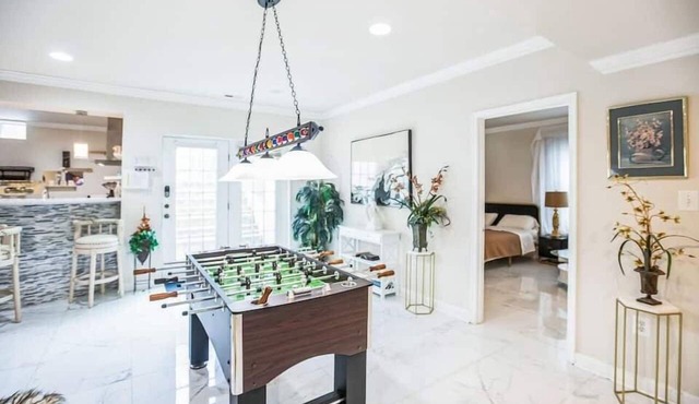 Cozy Lower-Level Retreat 3 Rooms + Pool Table in Silver Spring