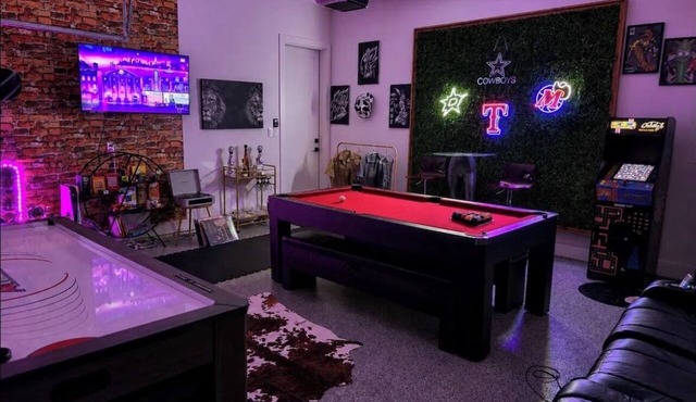Cozy Luxe 3BD + Game Room - 5 mins to Downtown