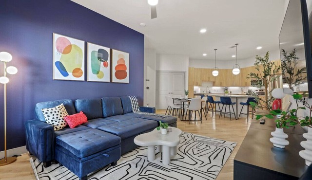 Cozy Modern 2BR Near Downtown