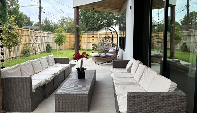 COZY NEW MODERN HOME - NEAR: Downtown DALLAS - AA Convention Center