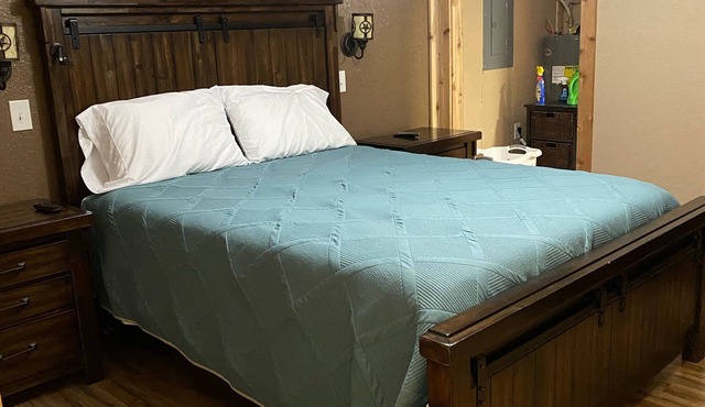 Cozy one bedroom cabin with lake view-South Toledo Bend