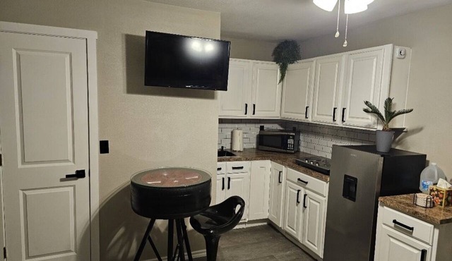 Cozy private 1-bedroom Casita suite