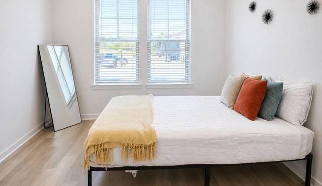Cozy & Quiet Home w/Pool, Gym, W/D WorkerFriendly