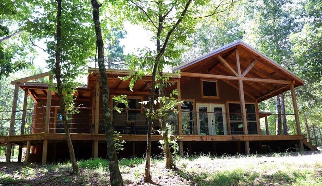 Cozy Riverfront Cabin in the Ouachita Forest!