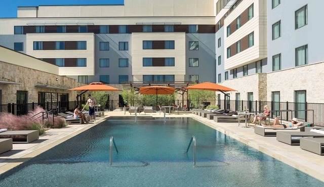 Cozy Room w/Outdoor Pool, Complimentary Parking, & Convenient Dining
