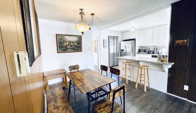 Cozy & Spacious Hayward Entire 4BR SFH/Free Parking/WiFi in Hayward