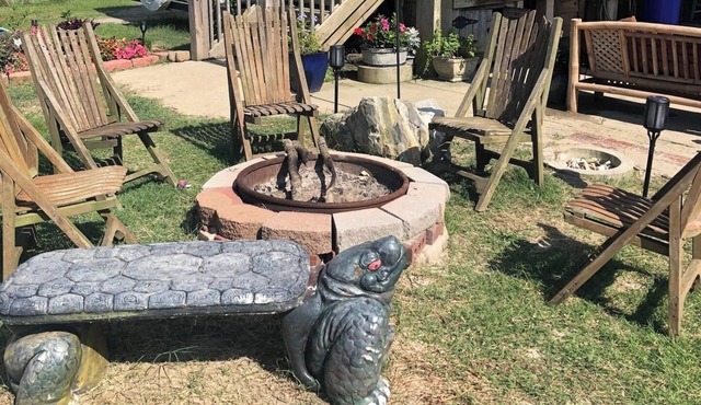 Cozy studio walking distance to the beach, Seas the Day Beach House