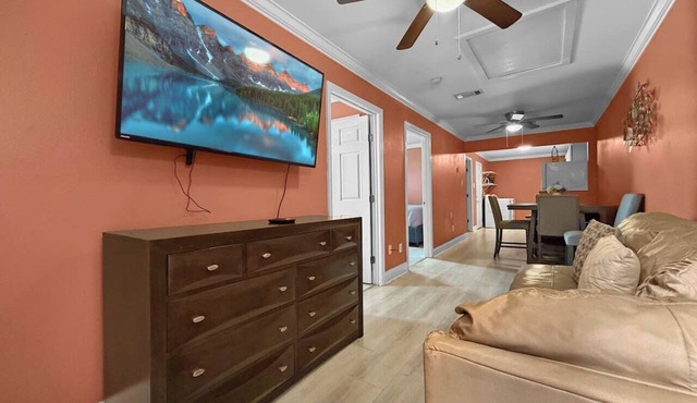 Cozy & Stylish Stay on Teche St