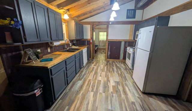 Cozy Vacation Home Minutes from the Diamond Mine