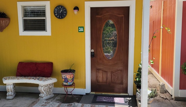 Cozy Villa 10 minutes walk to riverwalk, Hemispher park and convenstion center.