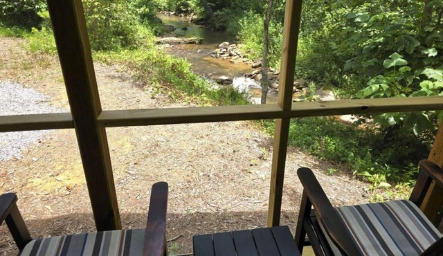 Cozy Warm Creekside Escape w WiFi & Hot Shower in Purlear