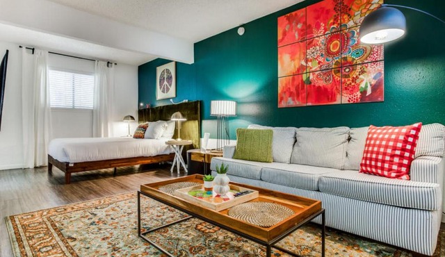 CozySuites Studio Skyline Barton Creek #01 in Austin