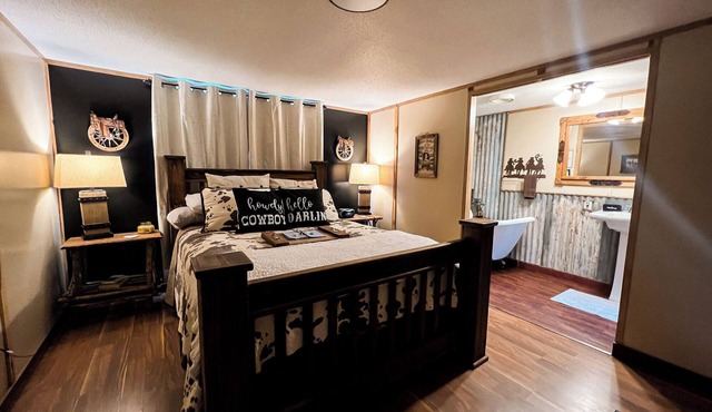 Creekside Cottage - a beautiful cottage covered in cedar