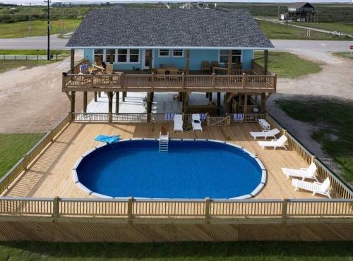 Crystal Beach Beachfront, Heated Pool, Sleeps 10
