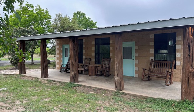 Crystal Clear Frio River - Private Waterfront House - Room for the Family in Concan