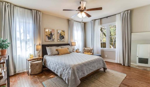 Cute Cottage near University and Downtown with Parking & Laundry