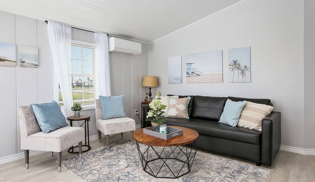 Cute, Cozy and Clean cottage by the Sea!