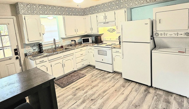 Cute little 2 bedroom in Faith Village with backyard deck