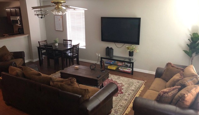 Dallas Gem in Subdivision 15 mins from Deep Ellum!