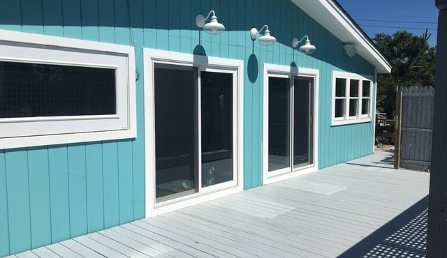 Davis Park, Fire Island. Bay/sunset views. Updated 4 bed/2 bath house w A/C in Davis Park