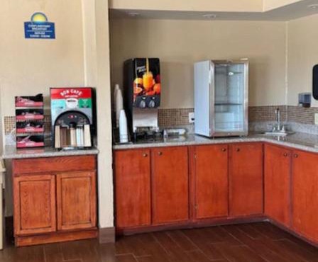 Days Inn by Wyndham San Antonio Splashtown/ATT Center