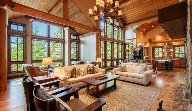 Deer Valley Ski Lodge + Hot Tub + dogs welcome in Deer Valley