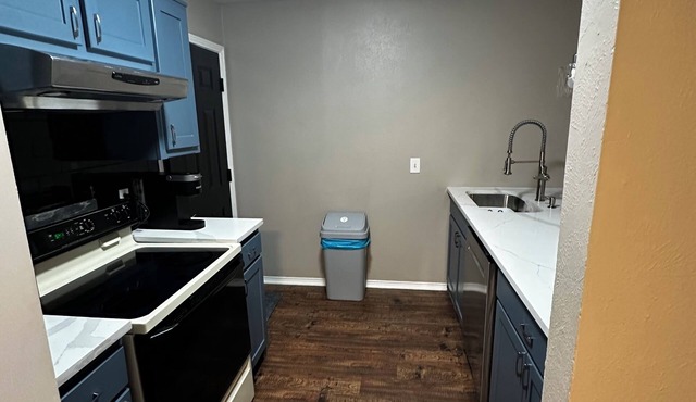 Delightful 2-bedroom townhome with AC in Duncanville. Close to Downtown Dallas!