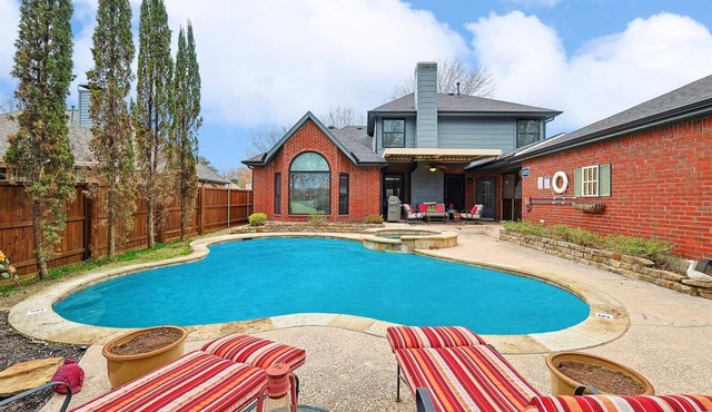 DFW Getaway - 4 Bedrooms, Pool Oasis, Media Room