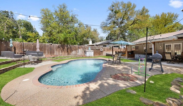 DFW Mid-Cities Oasis: Pool + Hot Tub