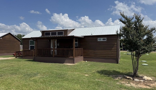 Dinosaur Valley RV Park Cabin 6