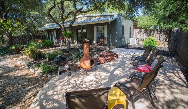 Dog Friendly - Gated Cozy Cottage Getaway - Close to Whitewater & Canyon Lake