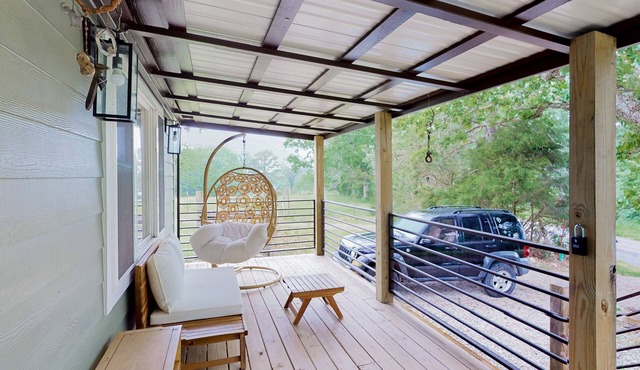 Dog-friendly modern ranch home near Eureka Springs with firepit, patio & W/D