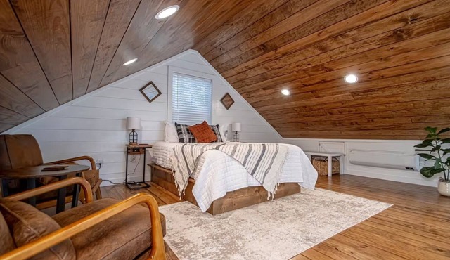 Dogwood Den Treehouse Cabin in Shirley, AR at Greers Ferry Lake