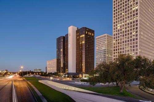 DoubleTree by Hilton Hotel Houston Greenway Plaza in Houston