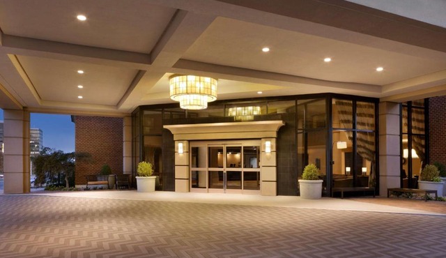 DoubleTree by Hilton McLean Tysons in Tysons Corner