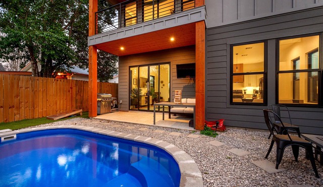 Downtown ATX - Dual-Home Retreat with 2 Pools