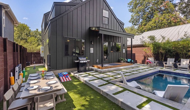 Downtown ATX - Luxury Pool - Putting Green - 85inch TV