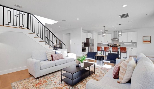 Downtown Bliss: Modern 4-Bedroom Retreat w/Hot Tub